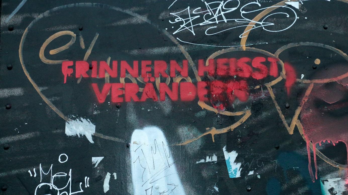 Message V:  ‘Erinnern Heißt Verändern’ in German translates in English as, ‘To remember means to change.’